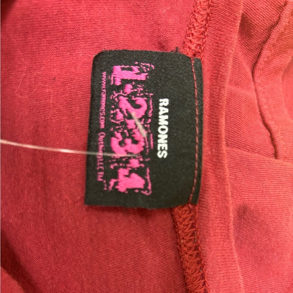 Red Ramones Tee.  Great design. - Picture 3 of 4